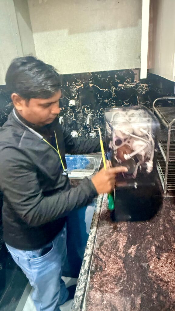 Professional RO fitting service near me for home water purifier